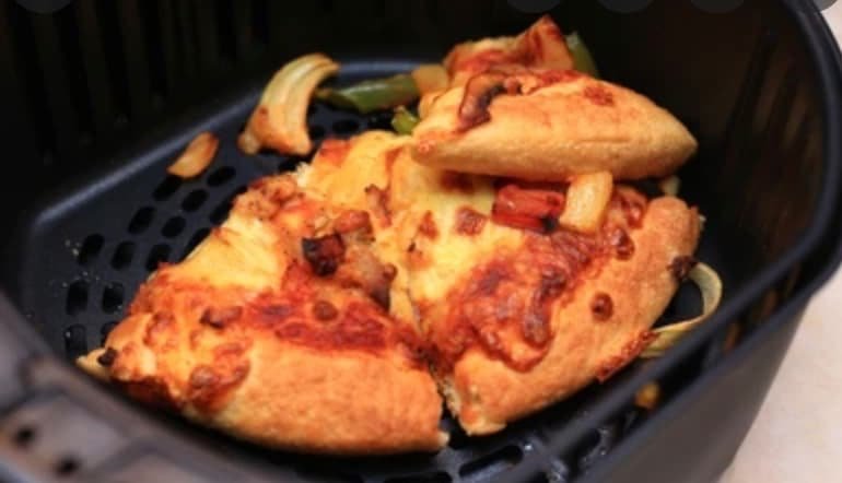 How to Reheat Pizza In Air Fryer[tips to get a crispy base]