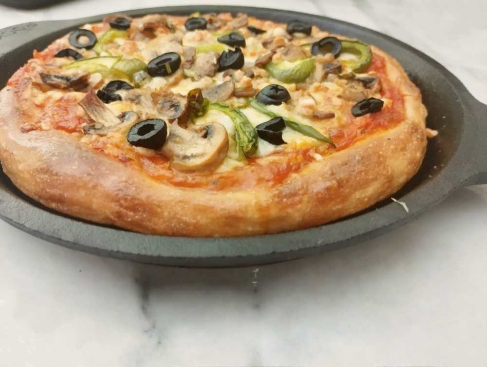 Cast Iron Pan Pizza- Pizza Hut Copycat